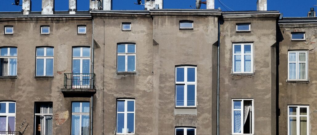 tenement-3873356_1280